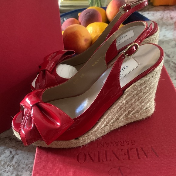 VALENTINO GARAVANI red patent wedge - Picture 3 of 7